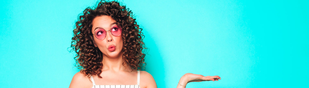 Cheveux bouclés : les bons gestes !